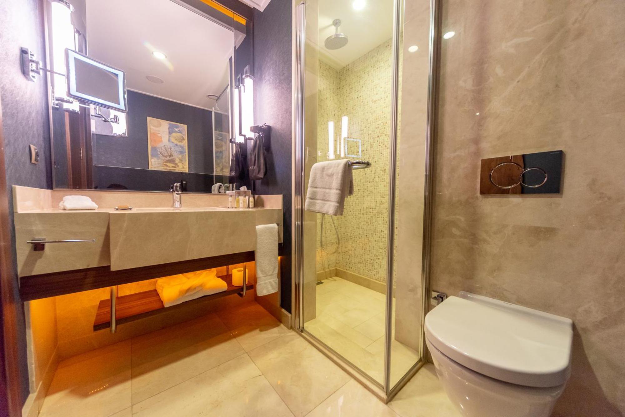 Doubletree By Hilton Topkapi Hotel